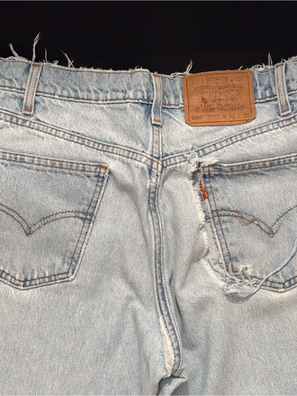 90s Vintage Levi's - Light Blue Distressed 550 Jeans / 33W x32L